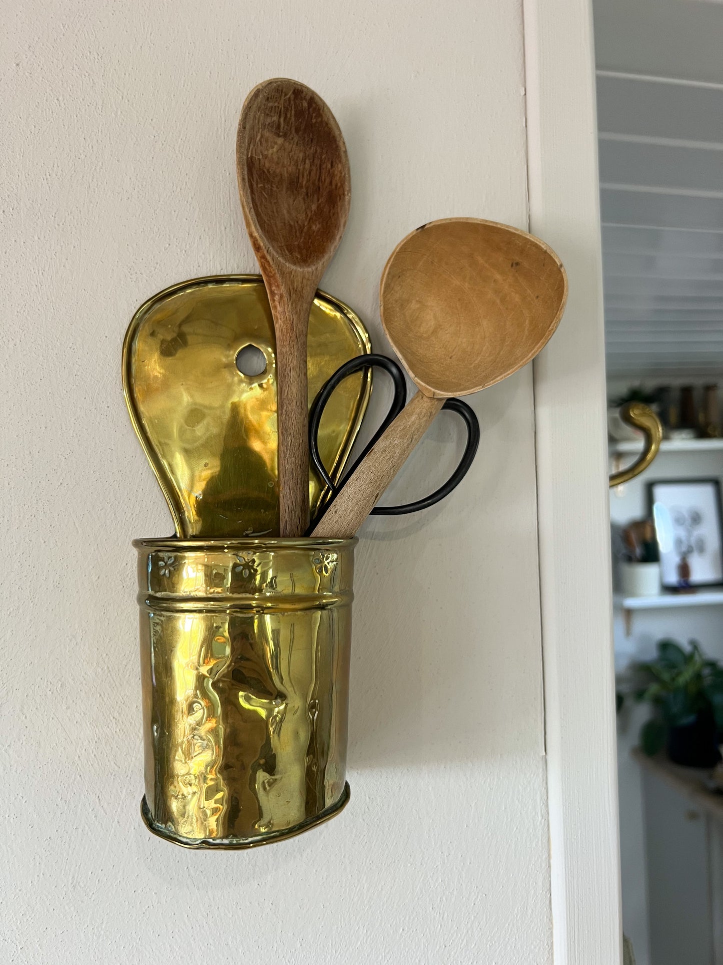Brass Daisy Detail Wall Pocket