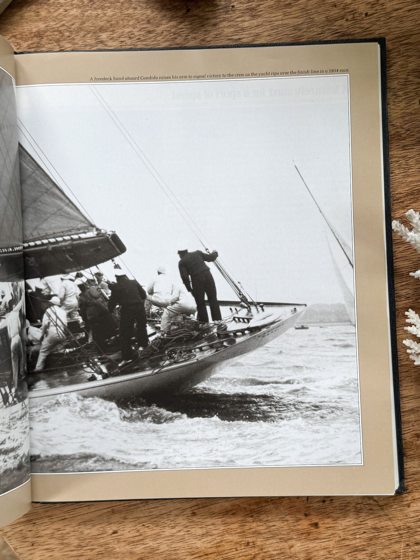 The Racing Yachts, Leather-bound, Time-Life Books (1981)