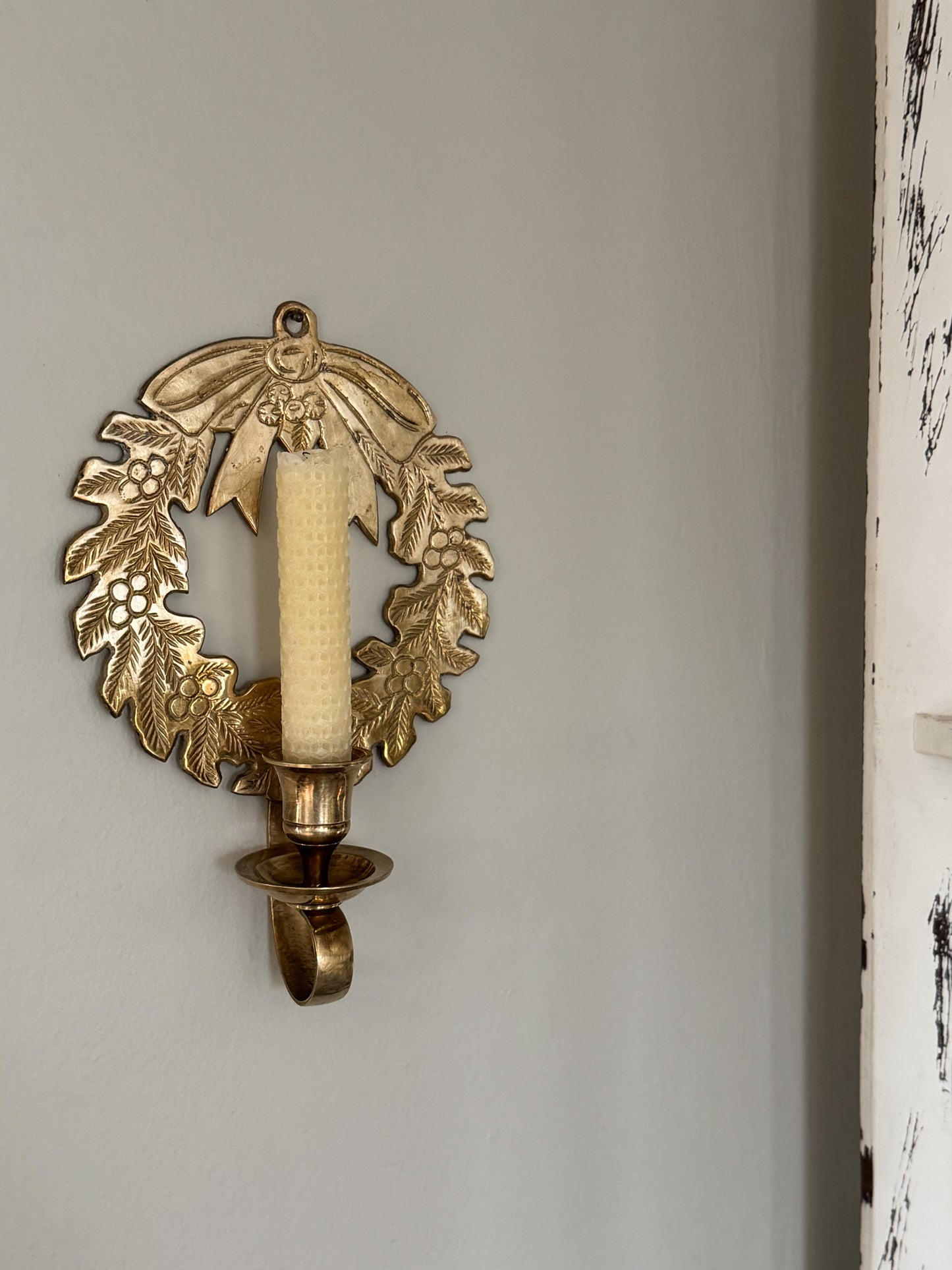Vintage Solid Brass Festive Wreath Wall Sconce