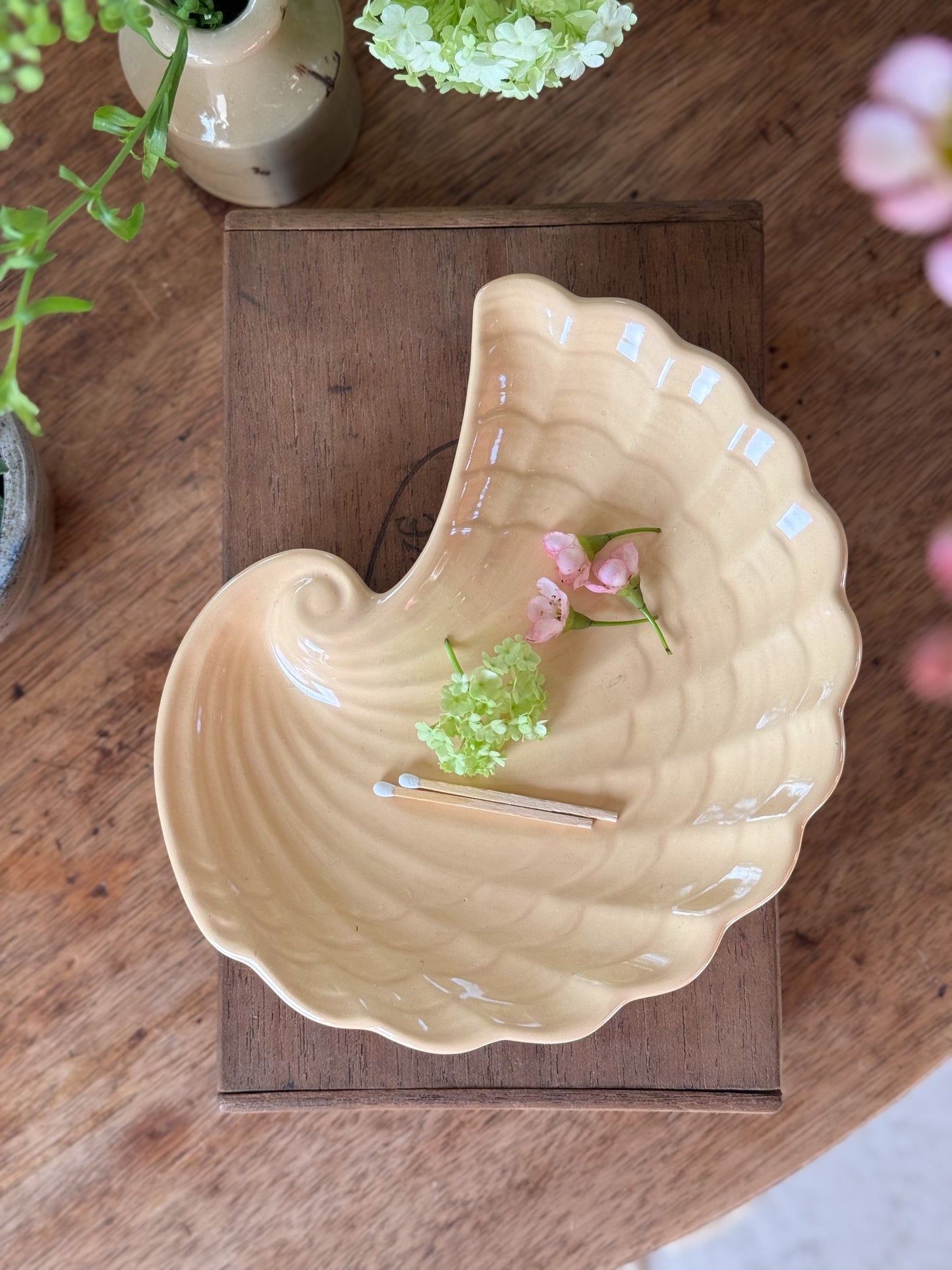 Vintage 1989 Studio Pottery Shell Dish – Folk Art