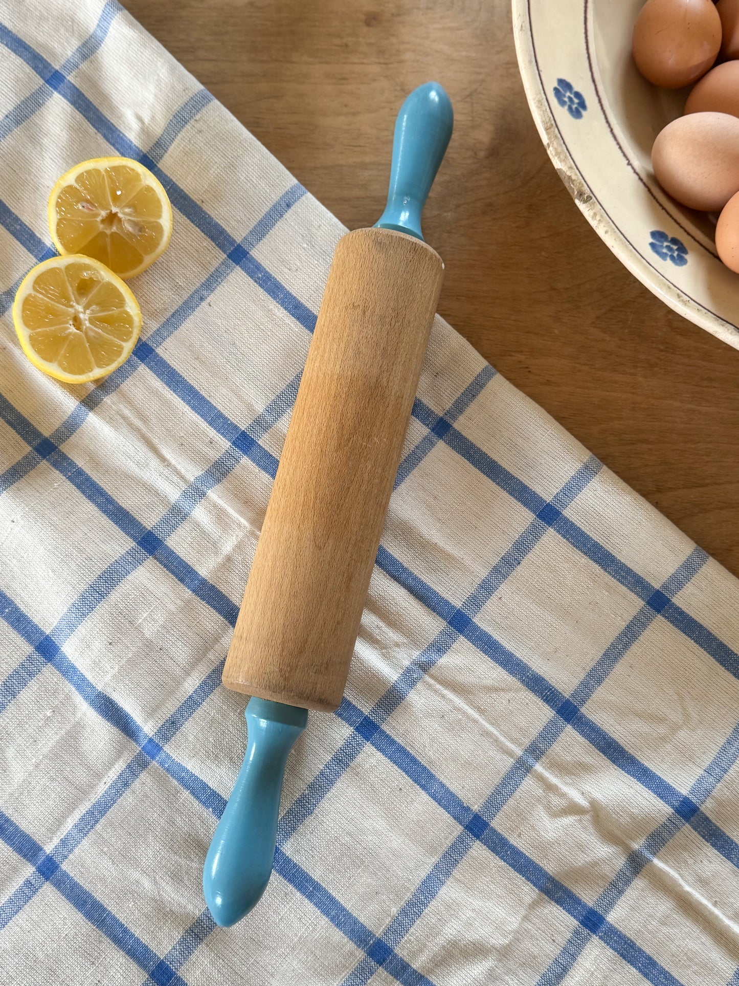 Vintage 1950s Oak Baker’s Rolling Pin with Painted Handles (Blue)