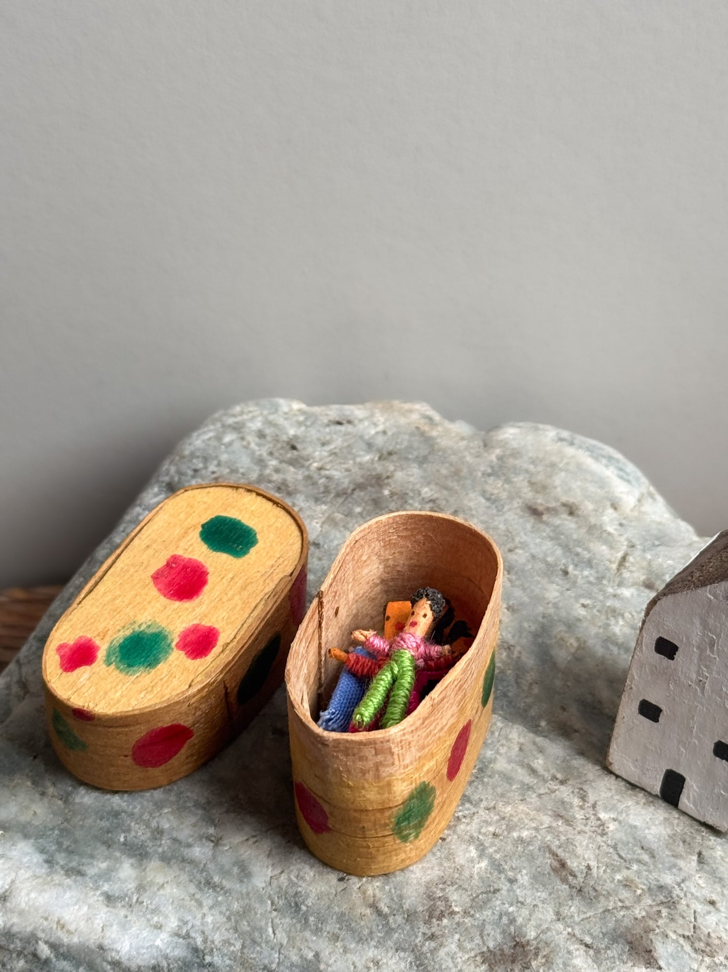 Vintage Handmade Guatemalan Worry Dolls in Bentwood Box