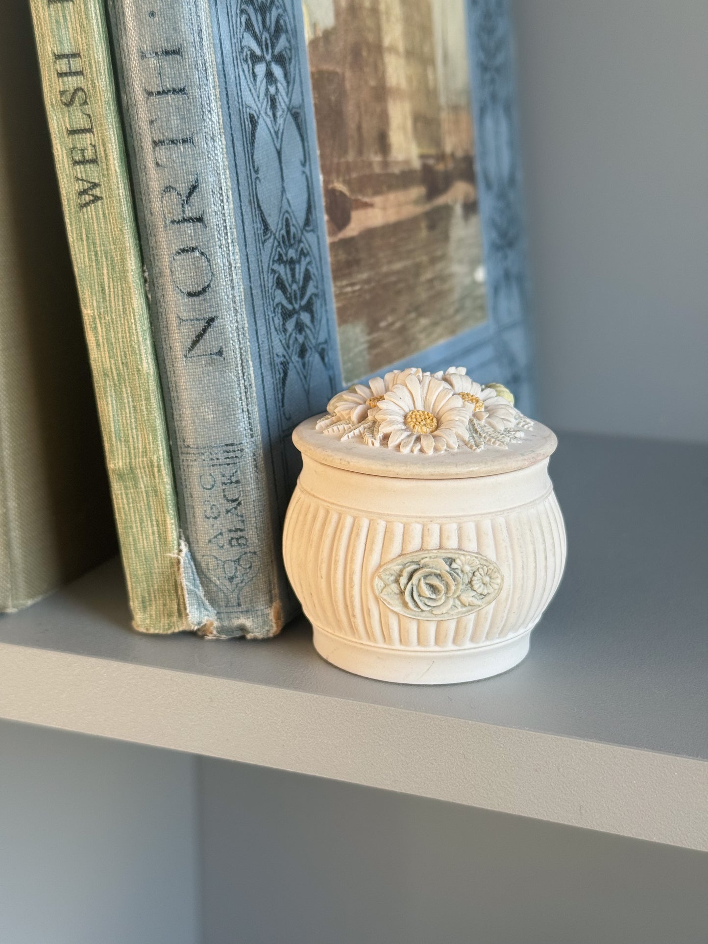 Vintage Miniature Handcast Ceramic ‘Daisy’ Trinket Pot