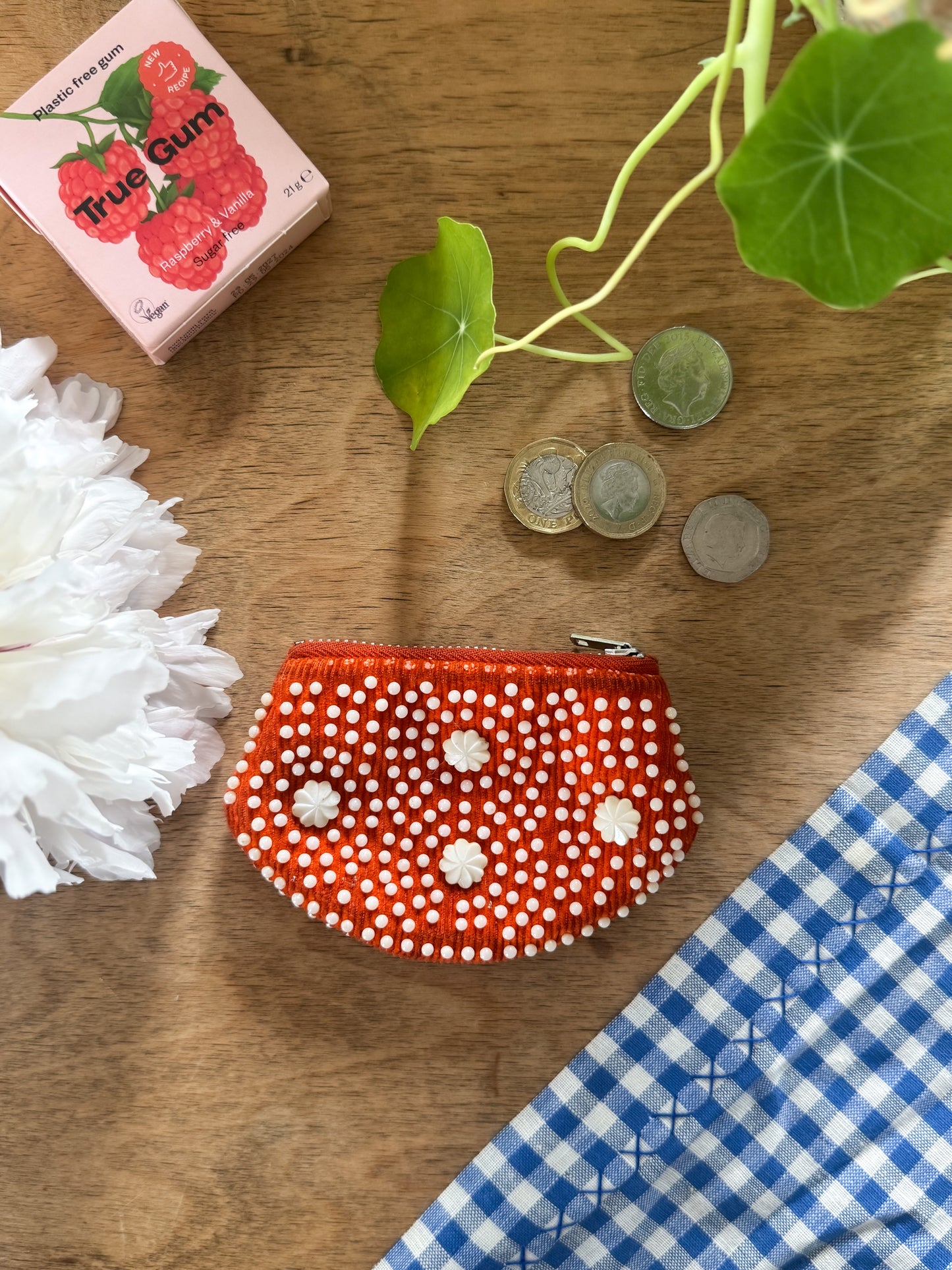 Vintage 1950s Handmade Pearlescent Beaded Coin Purse