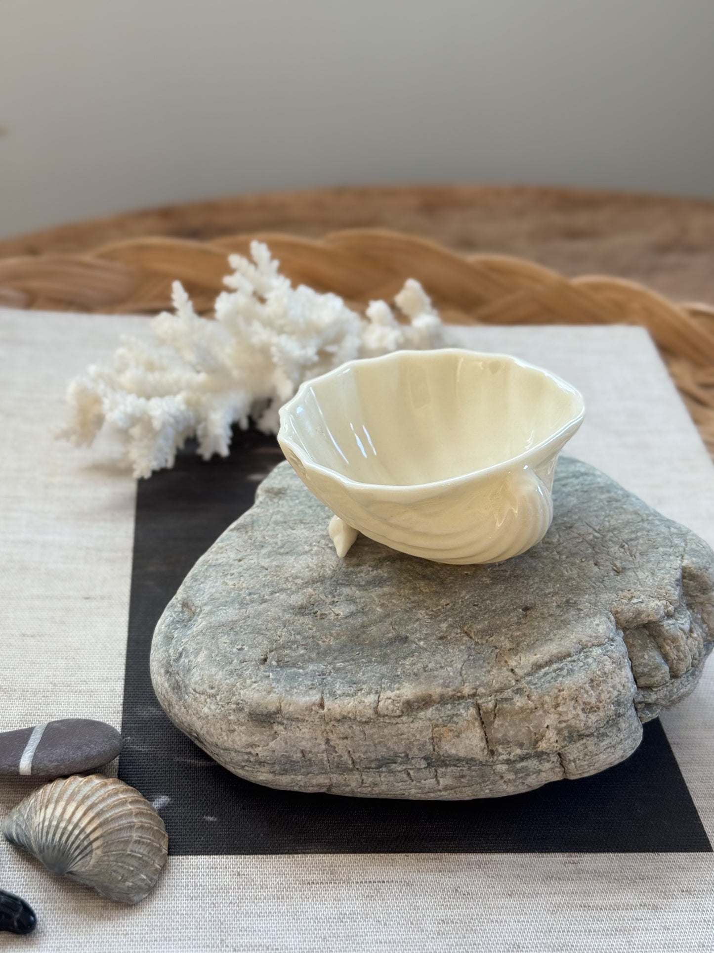 Vintage Irish Porcelain Belleek Scallop Shell Pinch Pot