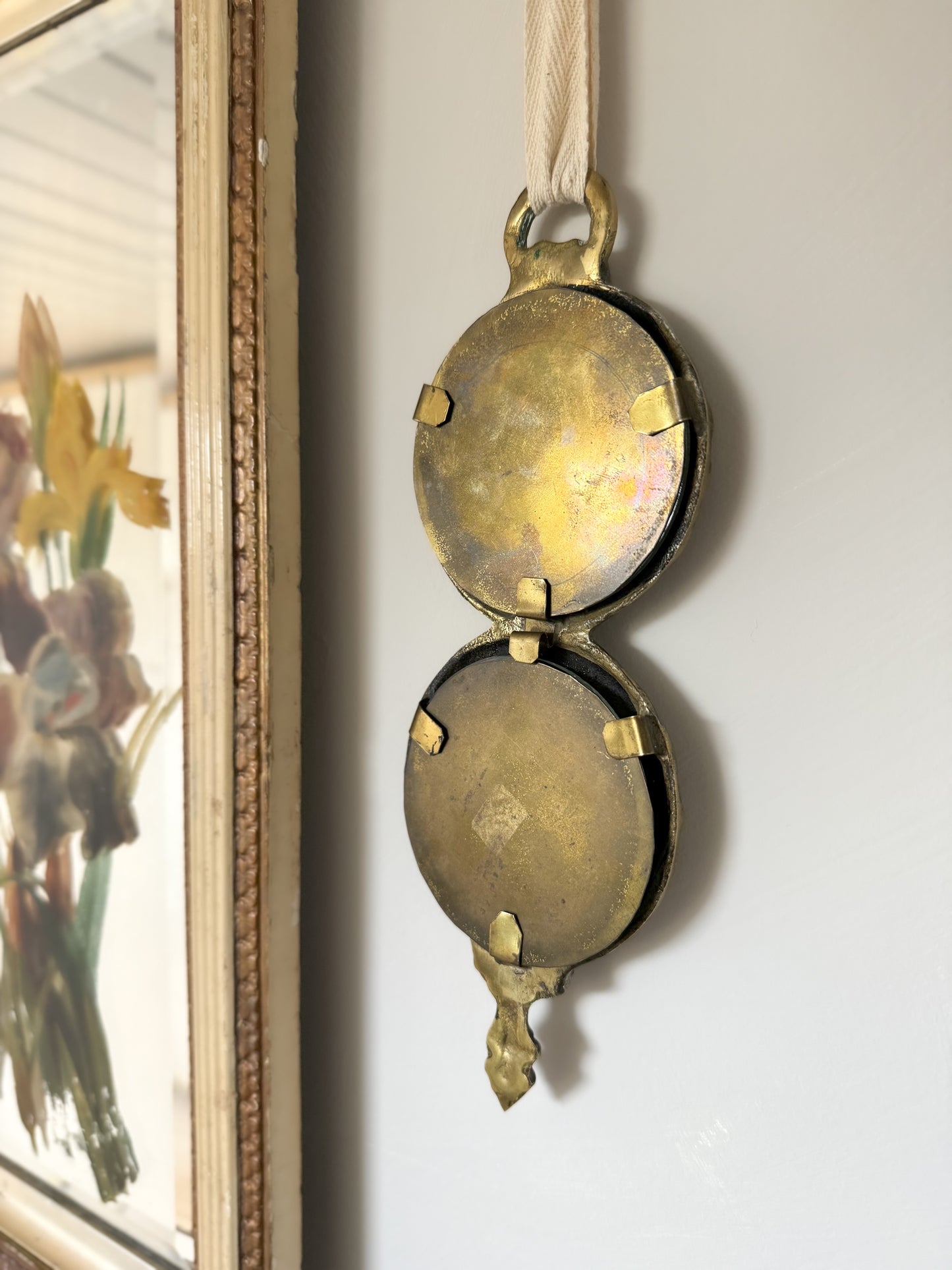 Solid Brass Bow Detail Locket Frame