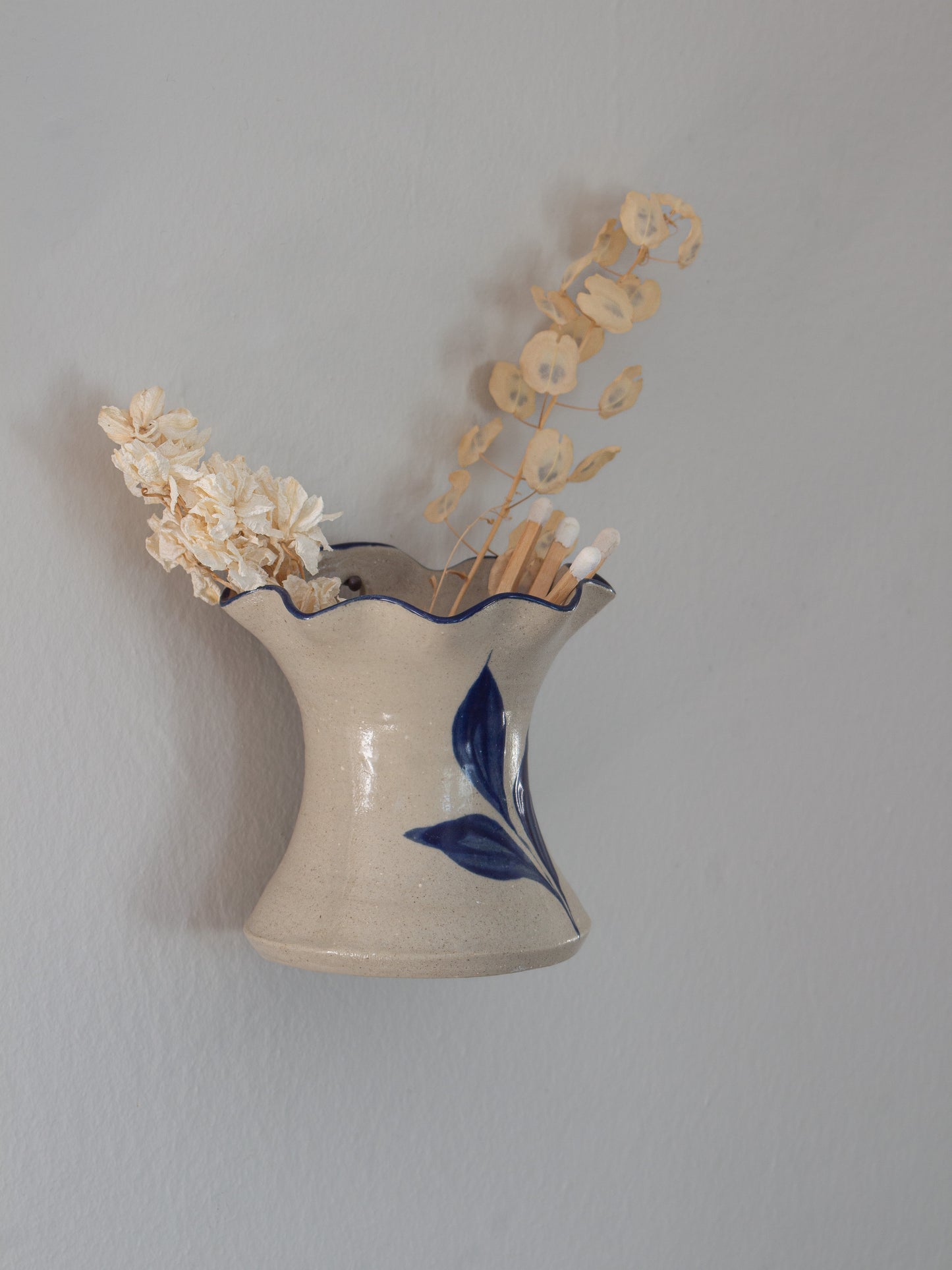 Vintage Williamsburg Pottery Blue Leaf Scalloped Edge Wall Pocket