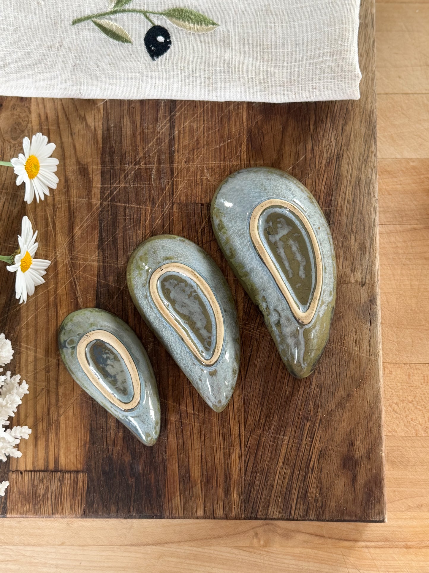 Vintage Studio Pottery Mussel Shell Cruet Set — Set of 3