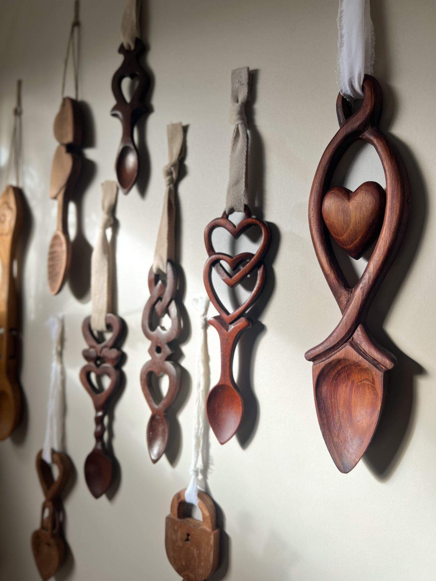 Llwyau Caru Cymraeg • Welsh Love Spoons