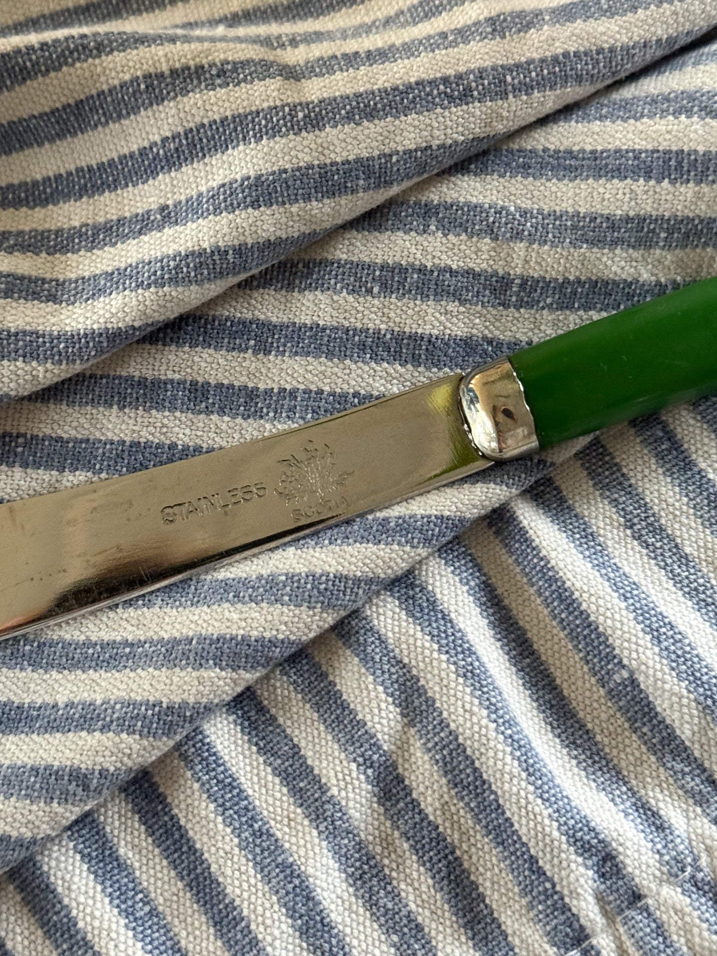 Vintage 1950s Stainless Steel Scotia Butter Knives with Green Bakelite Handles (Set of 6)