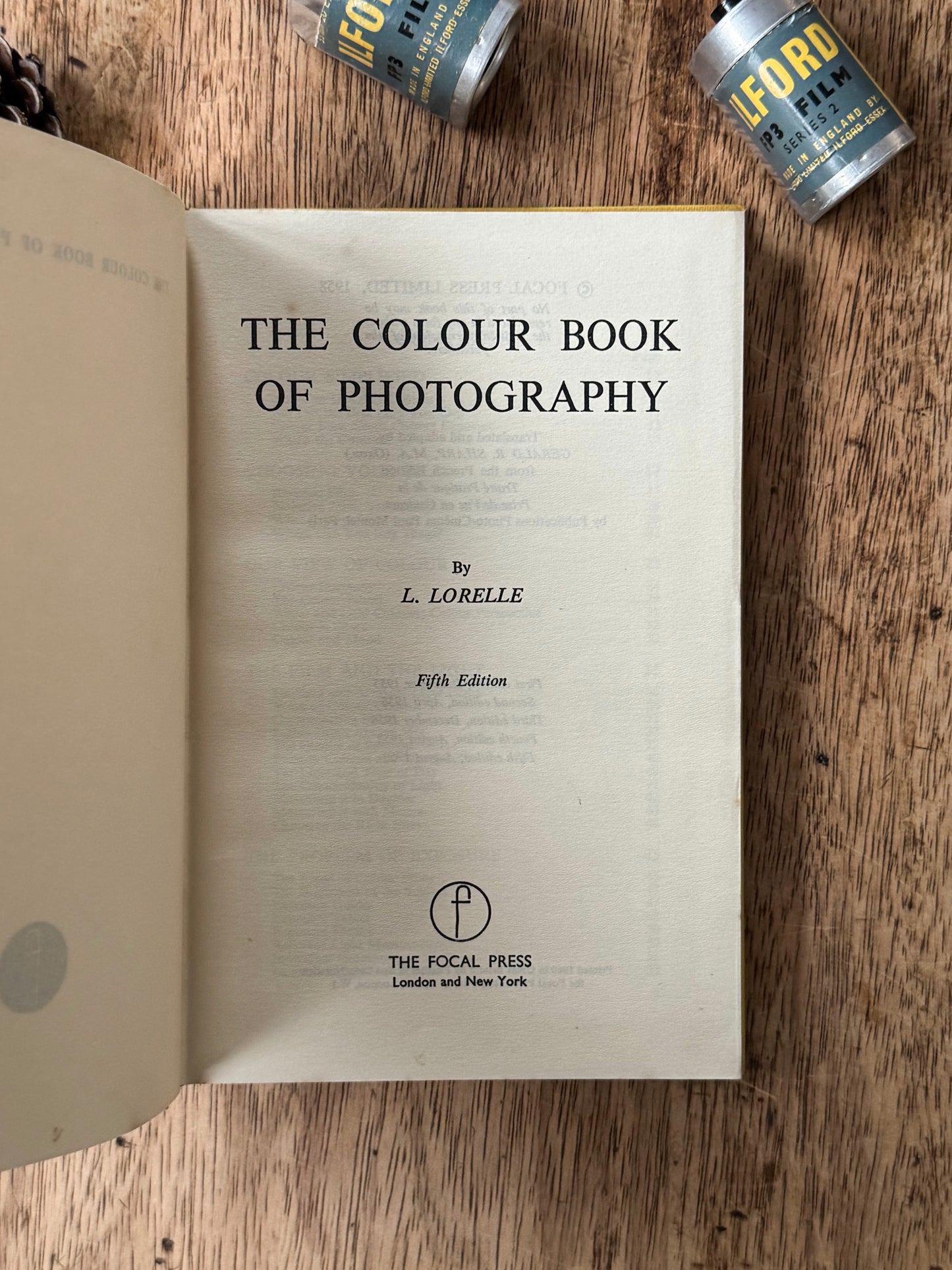 The Colour Book of Photography
L. Lorelle - Fifth Edition, 1960