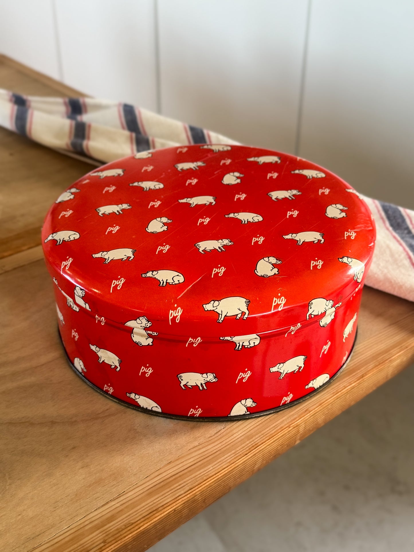 Vintage Enamel ‘Pig’ Cake/Biscuit Tin