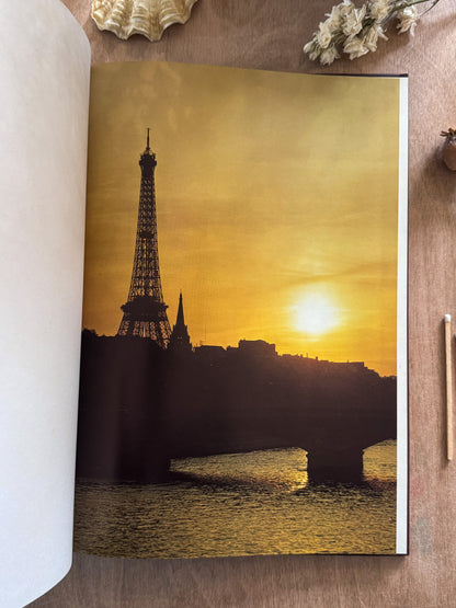 Paris, Colour Library International, 1979, Edmund Swinglehurst, First Edition