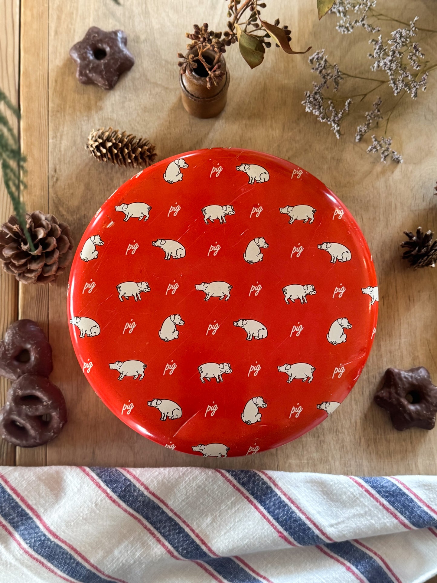 Vintage Enamel ‘Pig’ Cake/Biscuit Tin