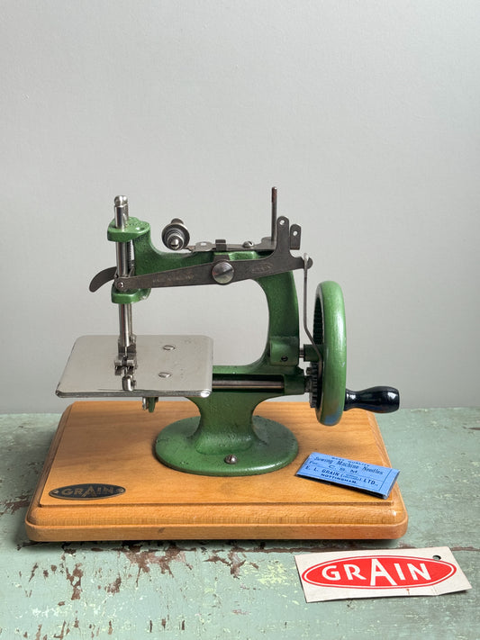 Vintage 1950s E.L Grain Mk1 Miniature Chain Stitch Sewing Machine