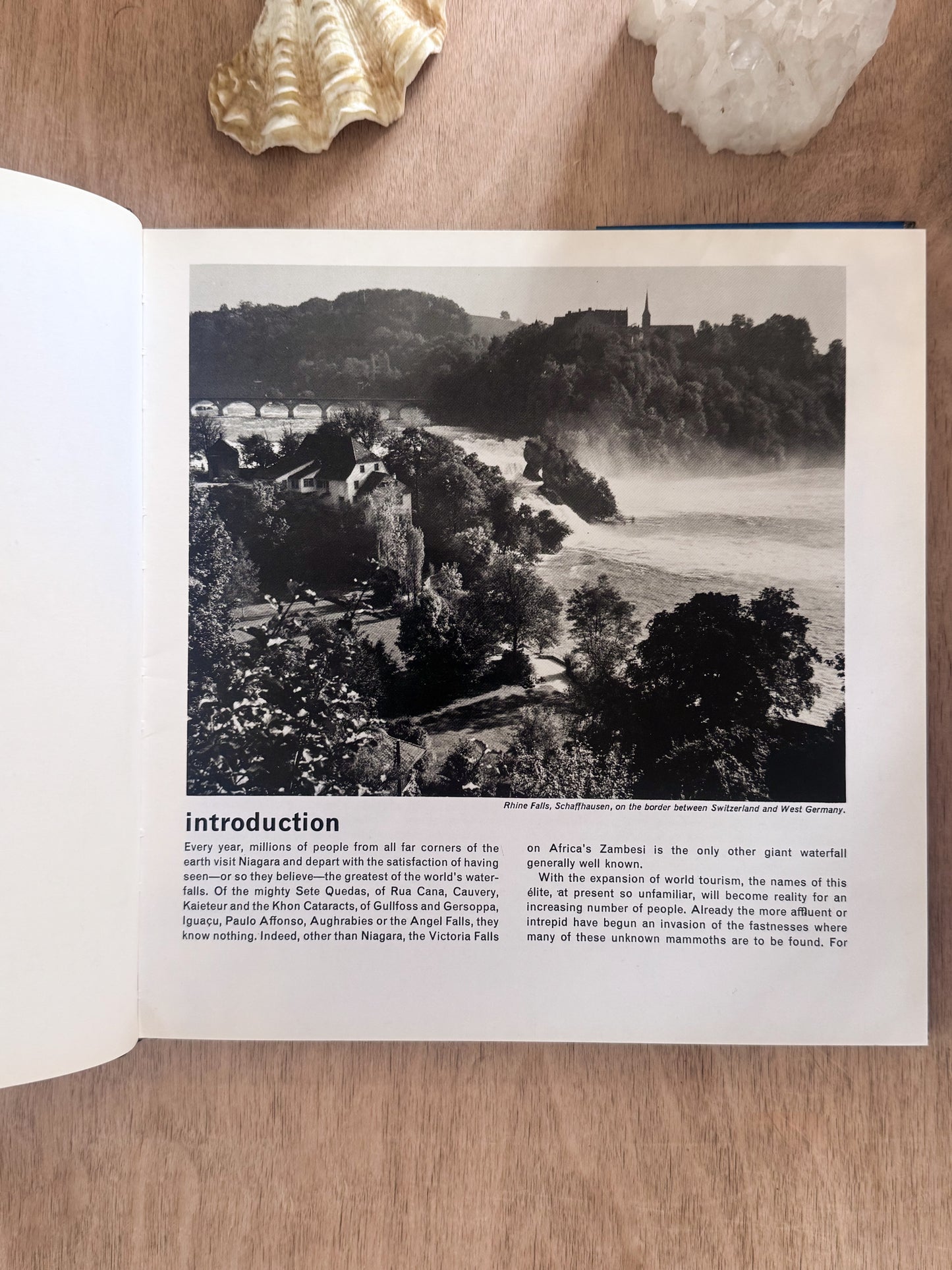 Waterfalls of the World, Rita M. Barton, 1974,Vintage Pictorial Survey, First Edition