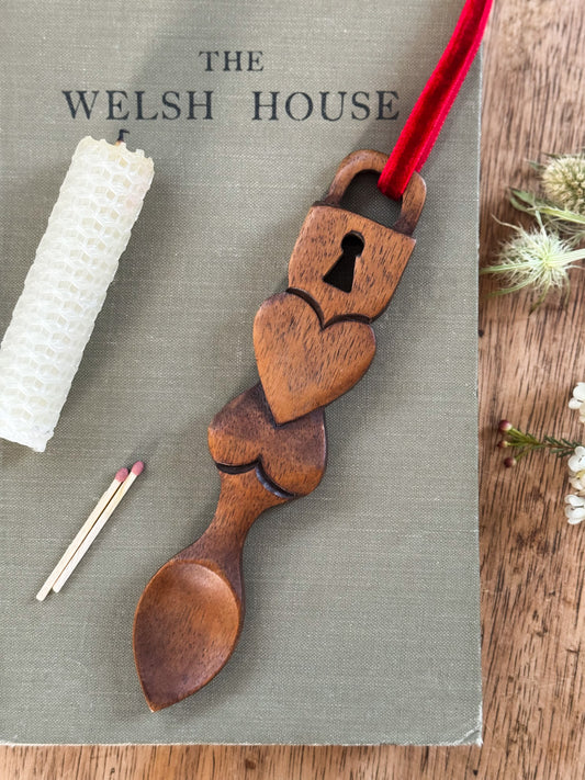 Key to My Heart • Allwedd i fy nghalon - Vintage Hand-Carved Welsh Love Spoon