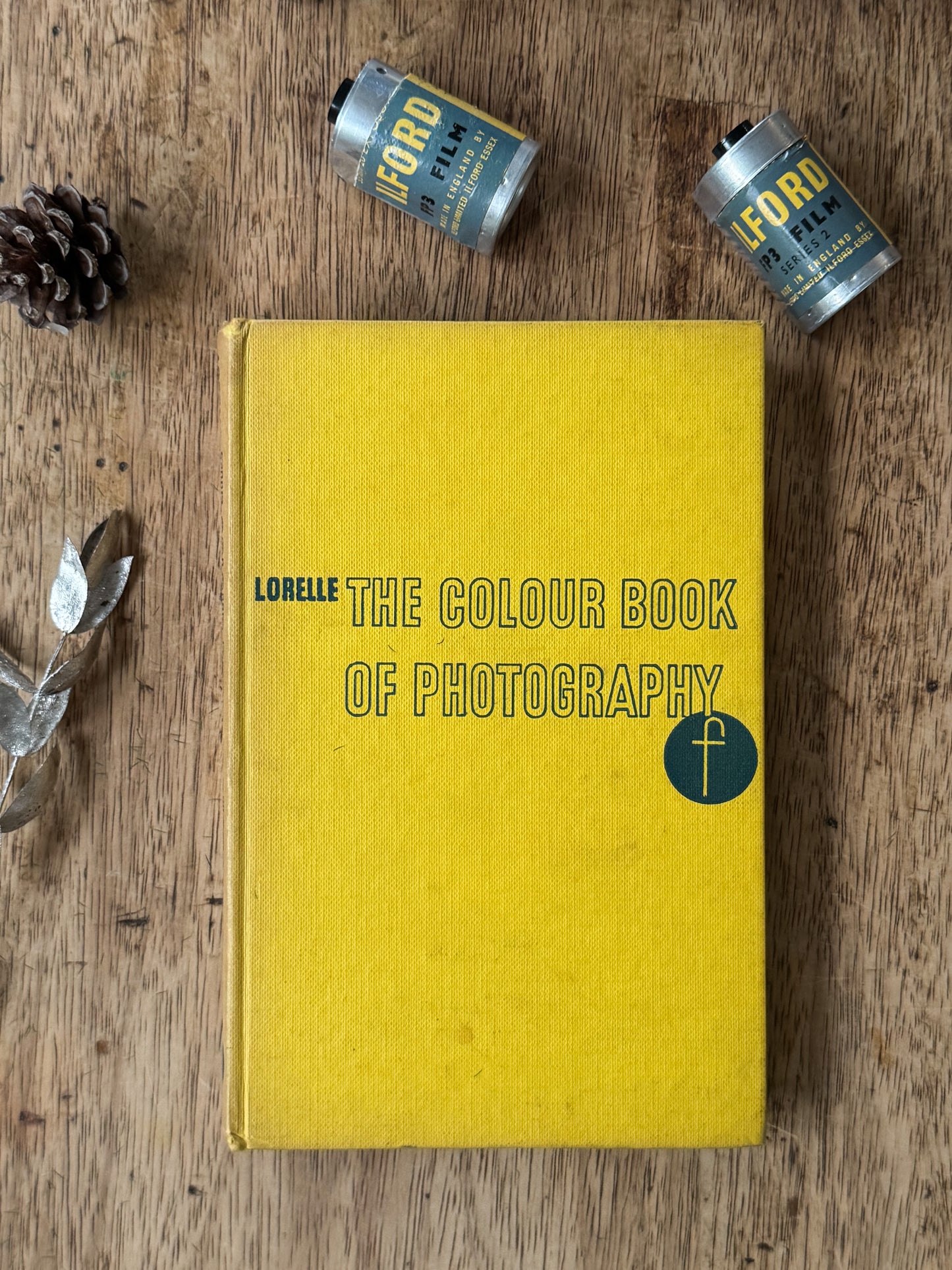 The Colour Book of Photography
L. Lorelle - Fifth Edition, 1960