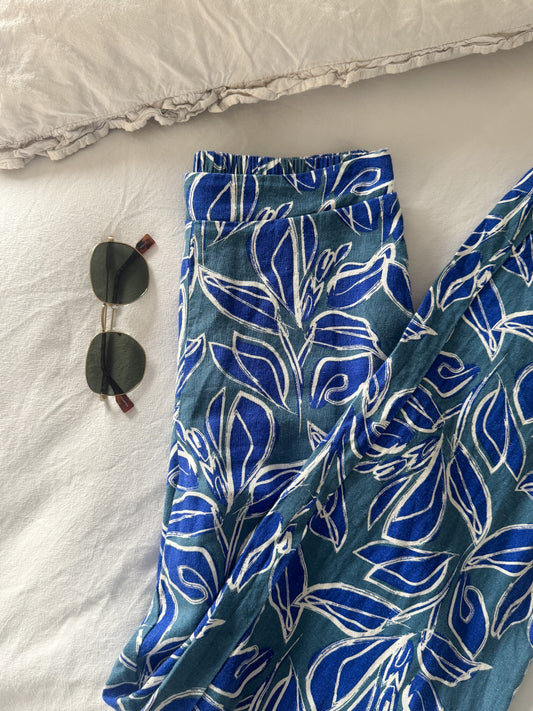 Sincerely Jules Blue Leaf Print Trousers – Size Small