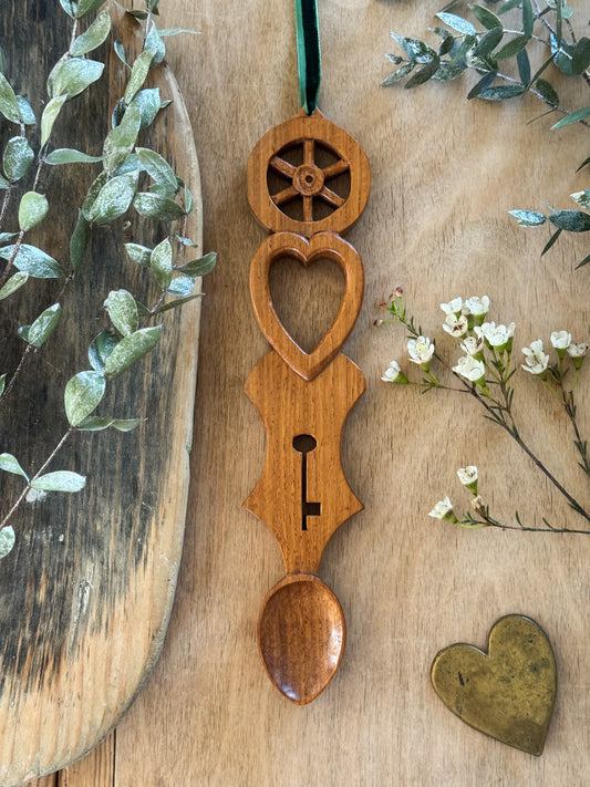 Vintage Hand-Carved Welsh Love Spoon ‘Key to my Heart’ - by Elwyn Hughes, Conway, North Wales