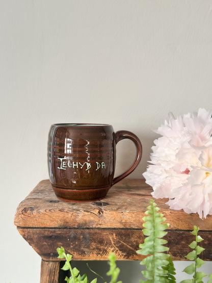 Vintage Welsh Slipware Mug – “Iechyd Da” by Creigiau Pottery