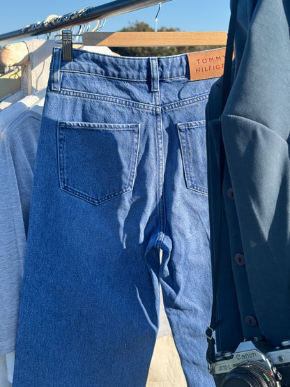 Tommy Hilfiger Scalloped Hem Jeans – Sourced in Prenzlauer Berg, Berlin | W27 L28 (Size 6)