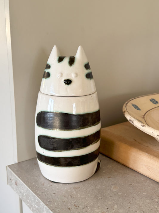 Vintage Unique Handmade Studio Pottery Cat Biscuit Jar
