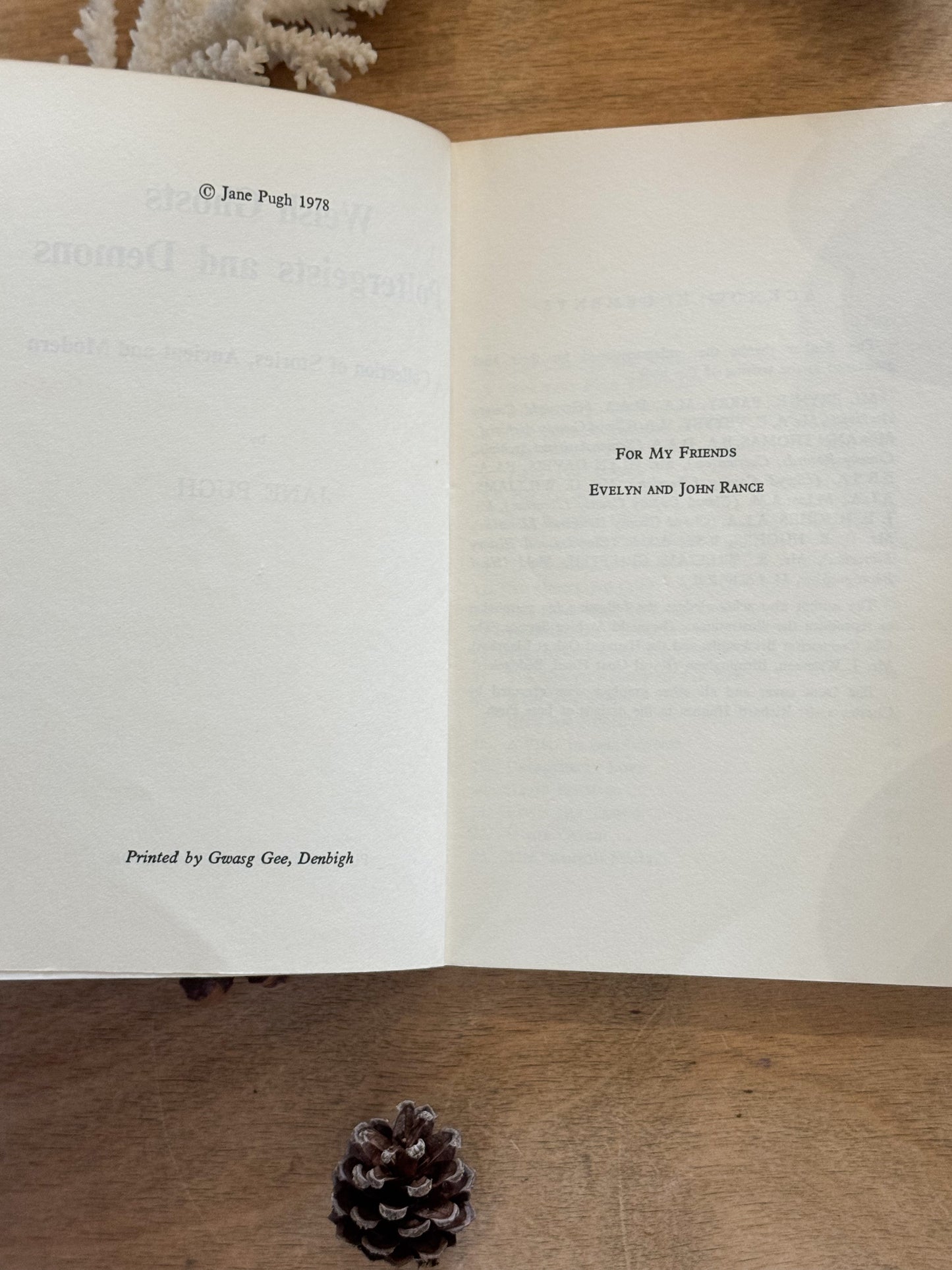 Welsh Ghosts, Poltergeists & Demons
by Jane Pugh, 1978