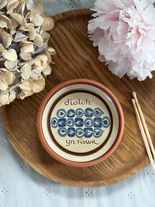 Welsh Studio Pottery Slipware Dish, “Diolch yn Fawr” by Molly Curley