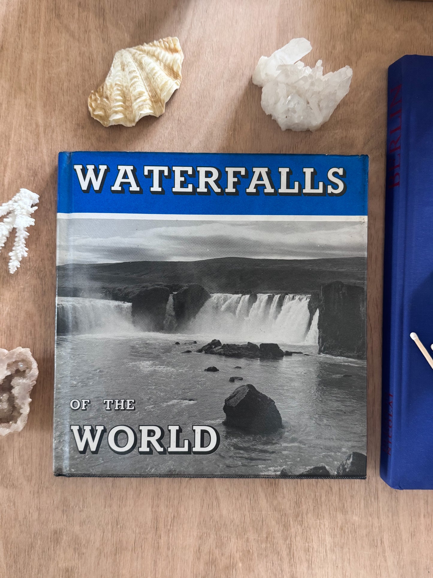 Waterfalls of the World, Rita M. Barton, 1974,Vintage Pictorial Survey, First Edition