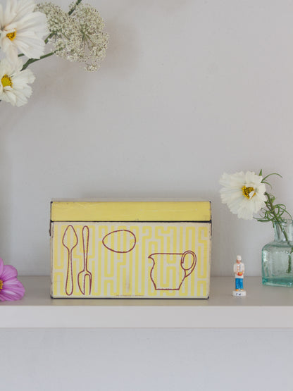 Vintage 1950s/60s ‘Recipe For Preserving Children’ Enamel Recipe Tin