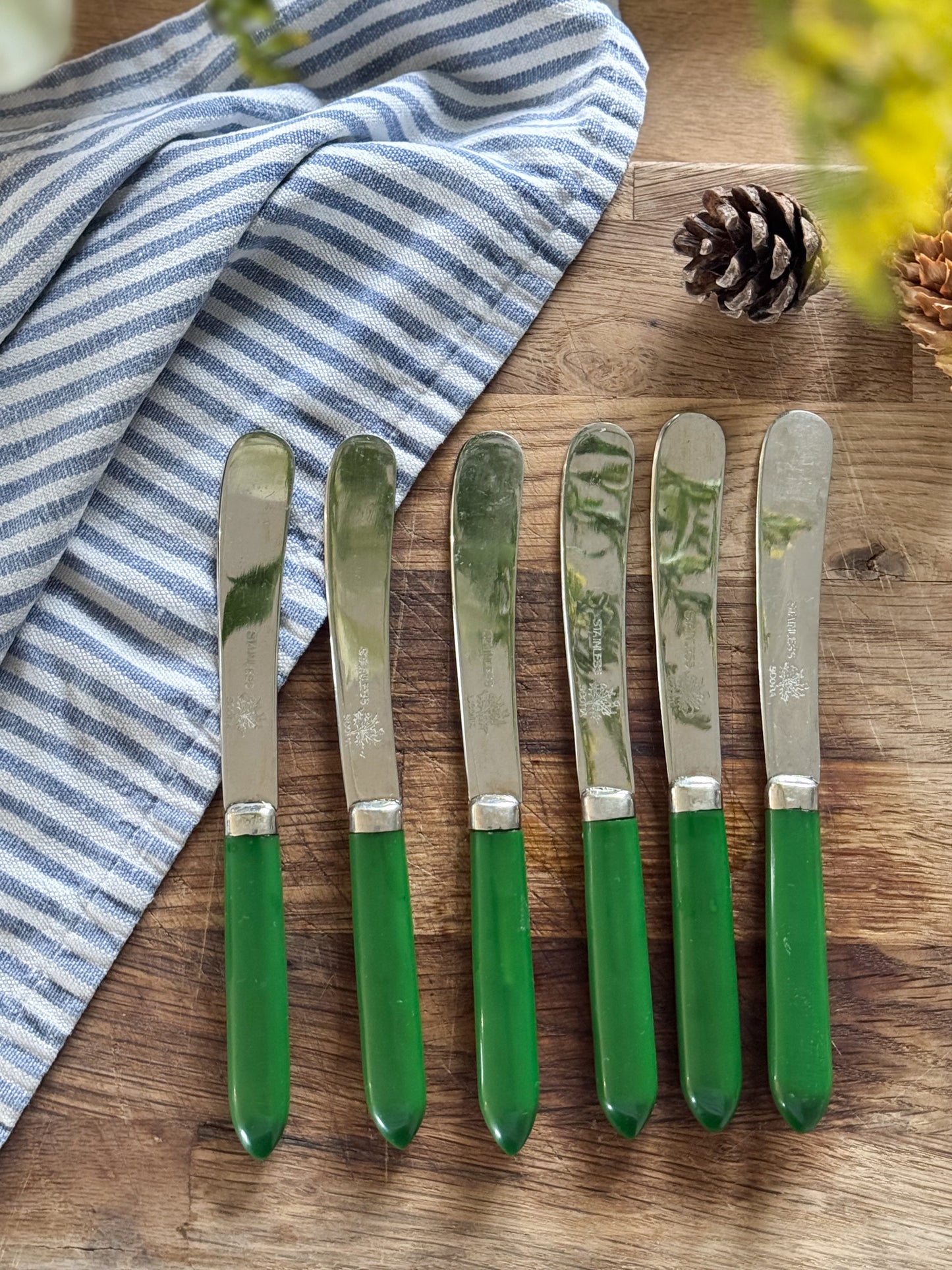 Vintage 1950s Stainless Steel Scotia Butter Knives with Green Bakelite Handles (Set of 6)