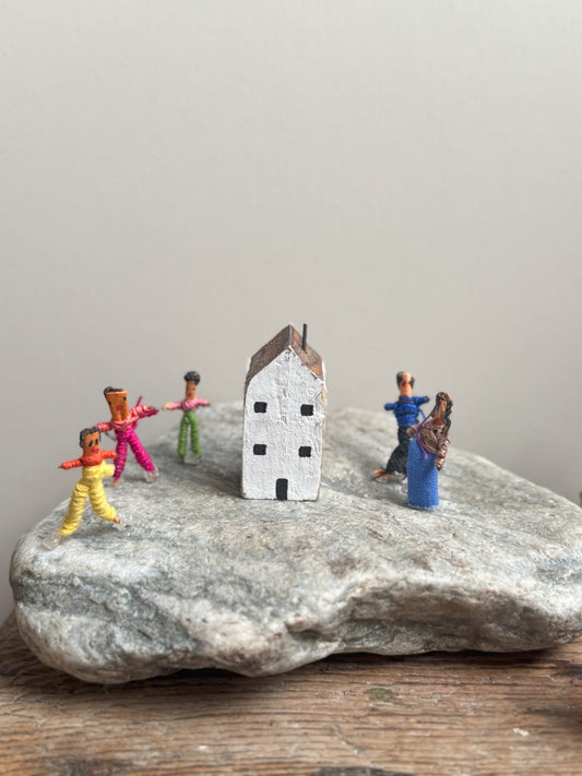 Vintage Handmade Guatemalan Worry Dolls in Bentwood Box