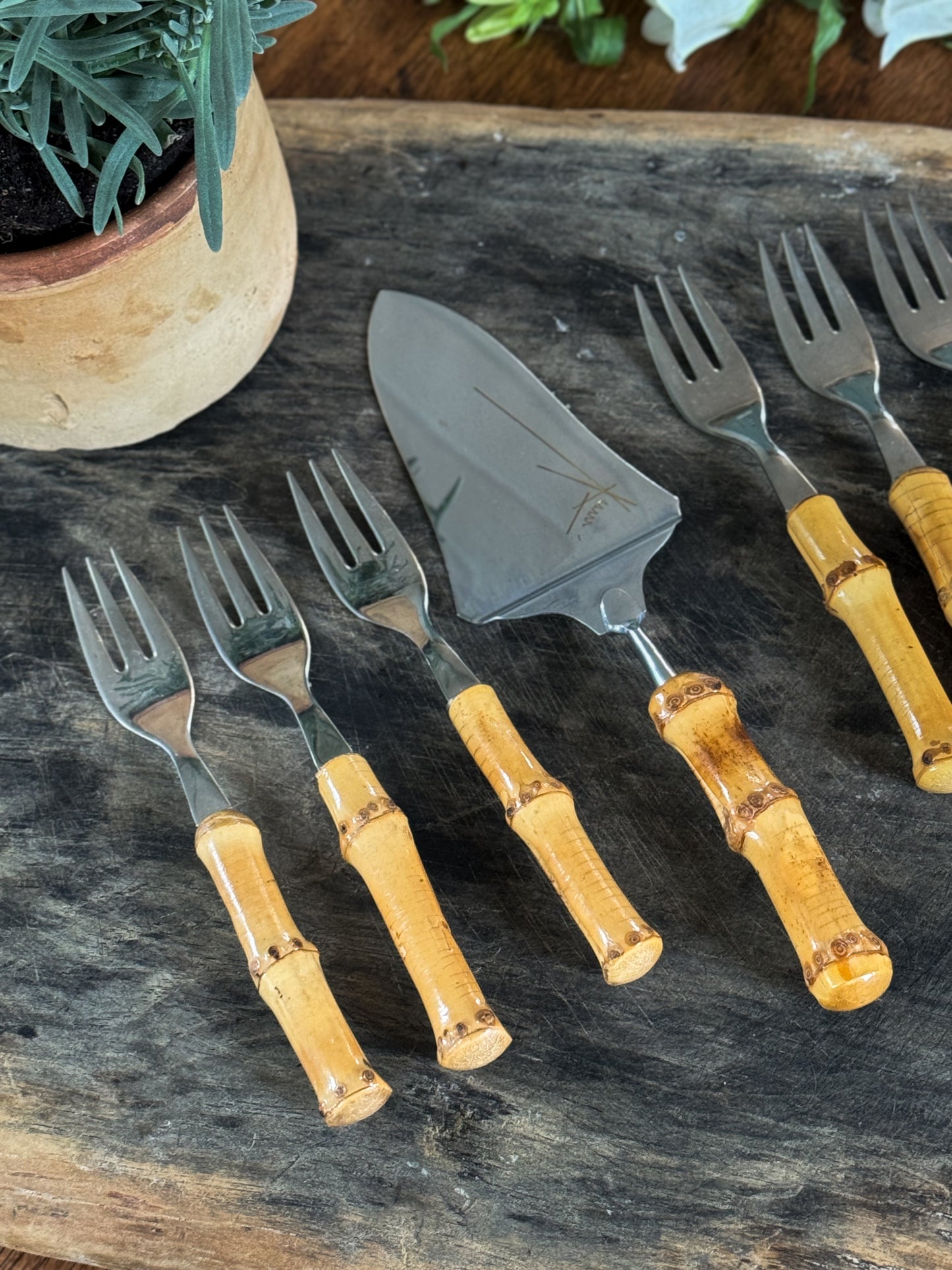 Midcentury Bamboo Handled Cake Serving Set