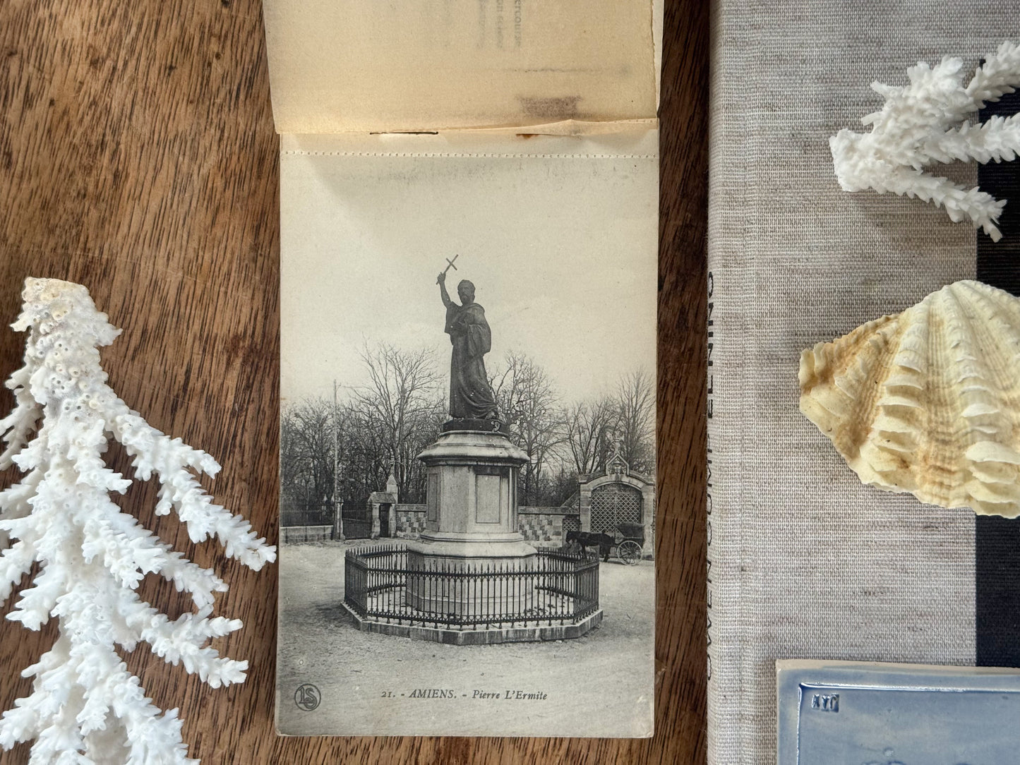 Vintage French ‘Amiens’ Postcard Booklet - Complete with 20 Unused Cartes Postales